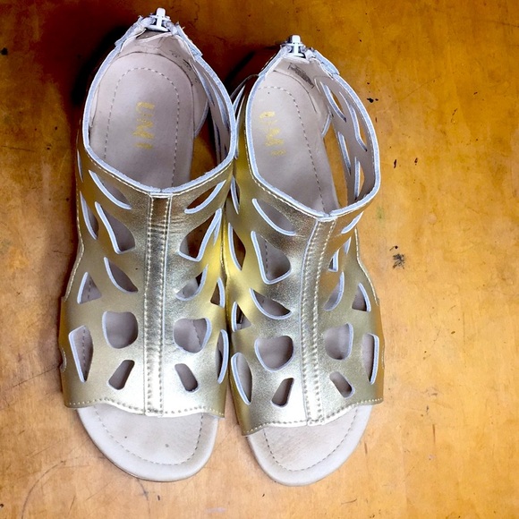 Gold sandals - Picture 2 of 3